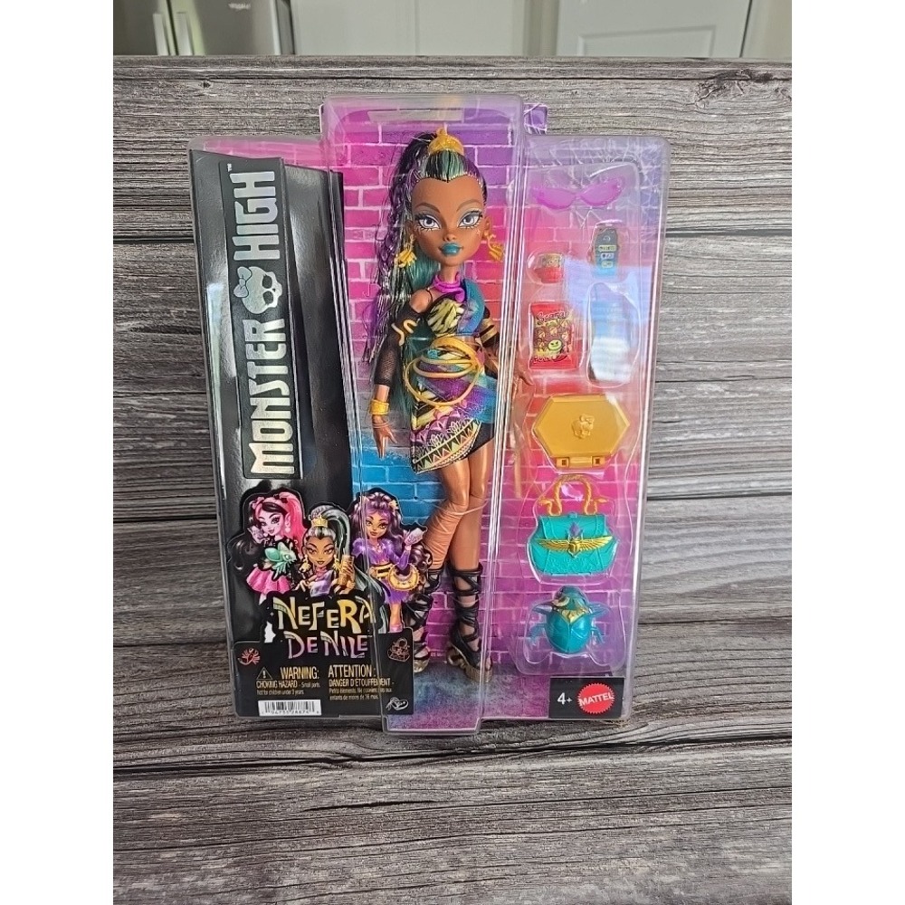 Monster High G3 Nefera de Nile Doll with Accessories and Scarab Pet Lavish HNF78